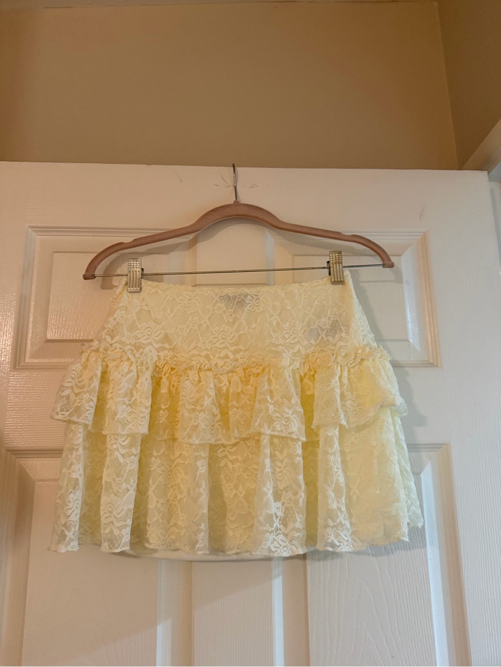 Forever 21 Pale Yellow Lace Tiered Mini Skirt
